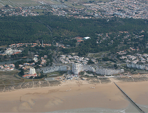 Photo 1 – Aménagements sur le littoral à Saint-Jean-de-Monts. 